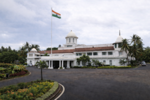 🔴 मुंबई में आज राजनीतिक गतिविधियां तेज, शपथग्रहण समारोह पर सभी की नजर