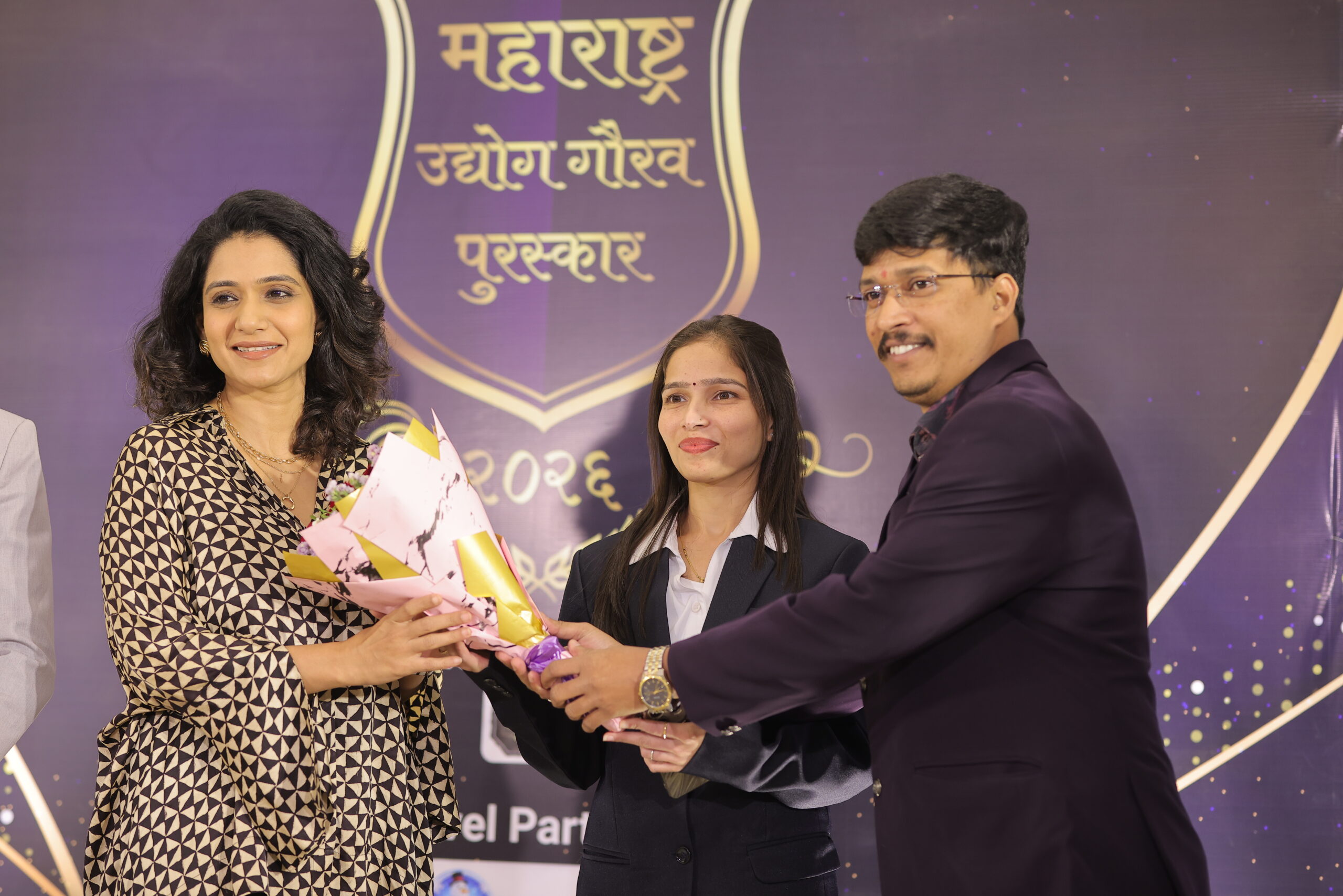 💫 “महाराष्ट्र उद्योग गौरव पुरस्कार 2026” समारोह में ट्रैवल पार्टनर के रूप में Frozen Tours & Travels Pvt. Ltd. का सराहनीय योगदान