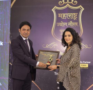 Global Elite Media द्वारा आयोजित “महाराष्ट्र उद्योग गौरव पुरस्कार 2026” में Mr. Indrajeet Sheshrao Patil को ‘Excellence in Applied Business Psychology Training’ सम्मान