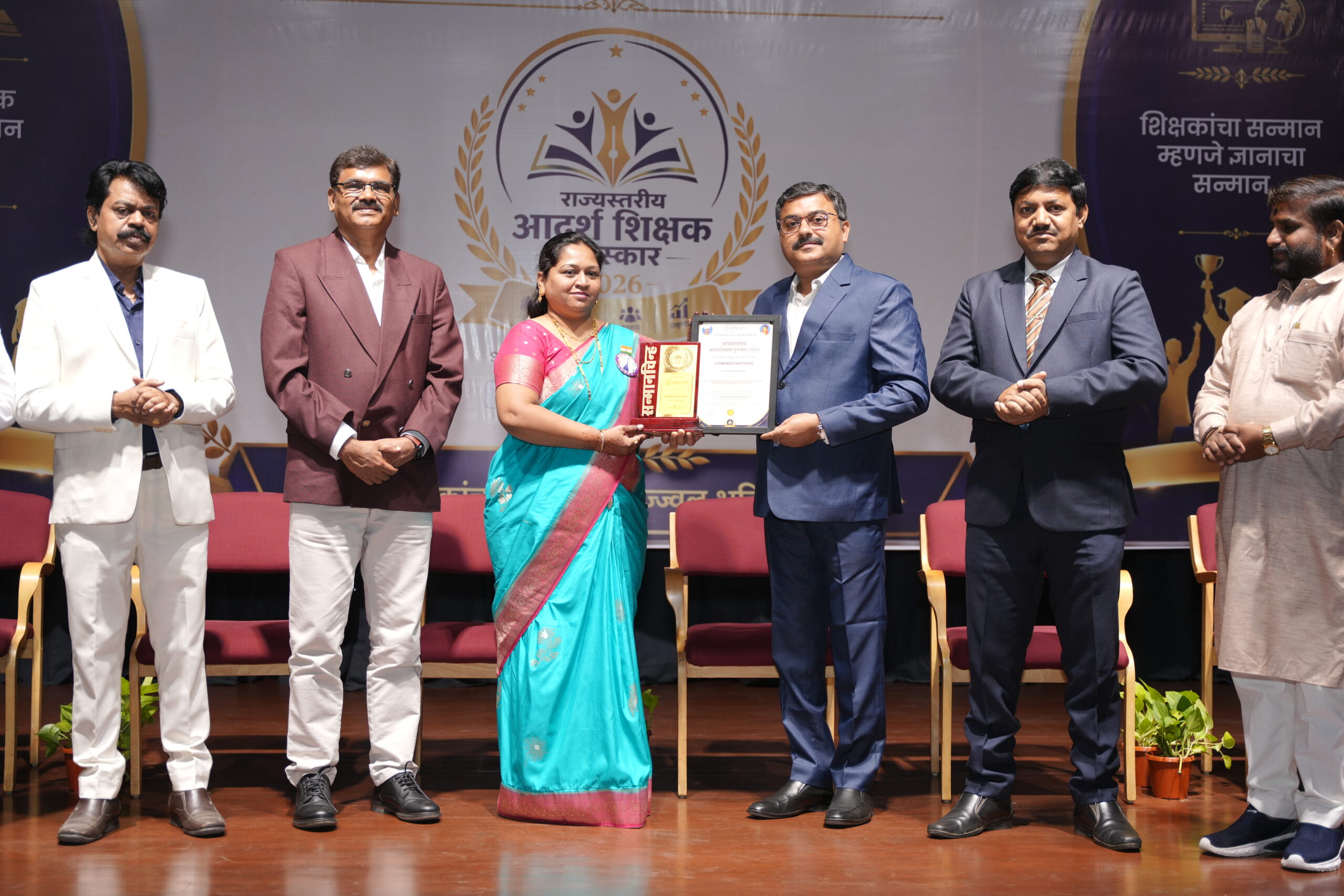 खेल, योग एवं विद्यार्थियों के सर्वांगीण विकास में उत्कृष्ट योगदान हेतु श्रीमती योगिनी अमोल कानडे राष्ट्रीय आदर्श शिक्षक पुरस्कार 2026 से सम्मानित