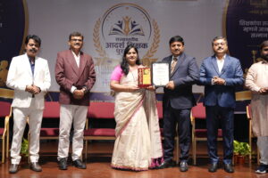 Dr. Manjusha Yuvraj Patil को राज्यस्तरीय आदर्श शिक्षक पुरस्कार 2026 से सम्मानित किया गया